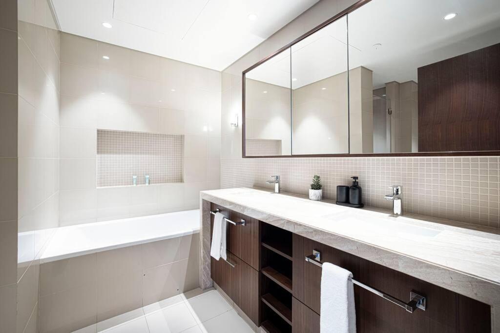 Ferienwohnung Magnificent Brand New Lux 3Br Burj & Fountain View Dubai Exterior foto